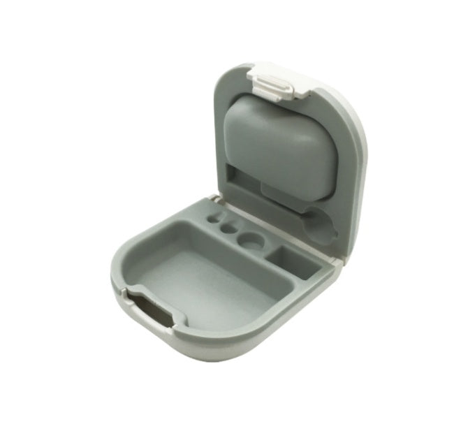 Hearing aid carrying case